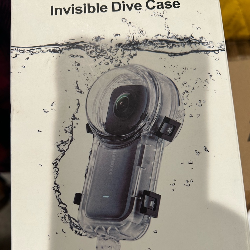 Invisible, Dive Case